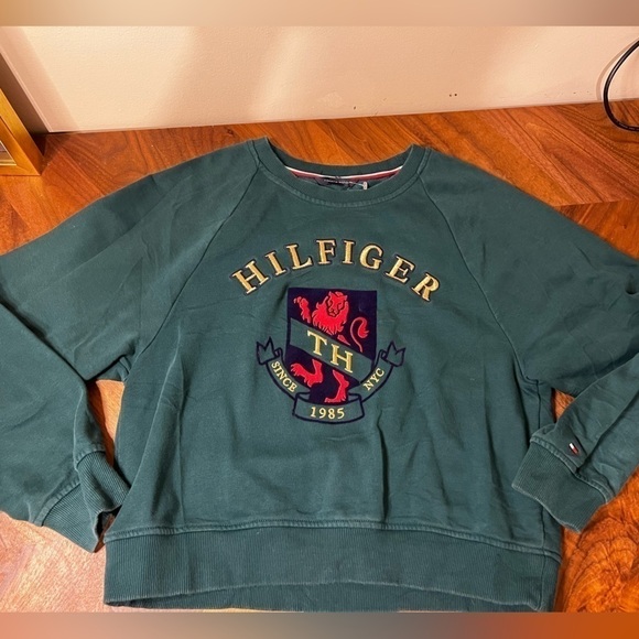 Tommy Hilfiger vintage look campus style classic crew neck crested embroidered - Picture 2 of 6
